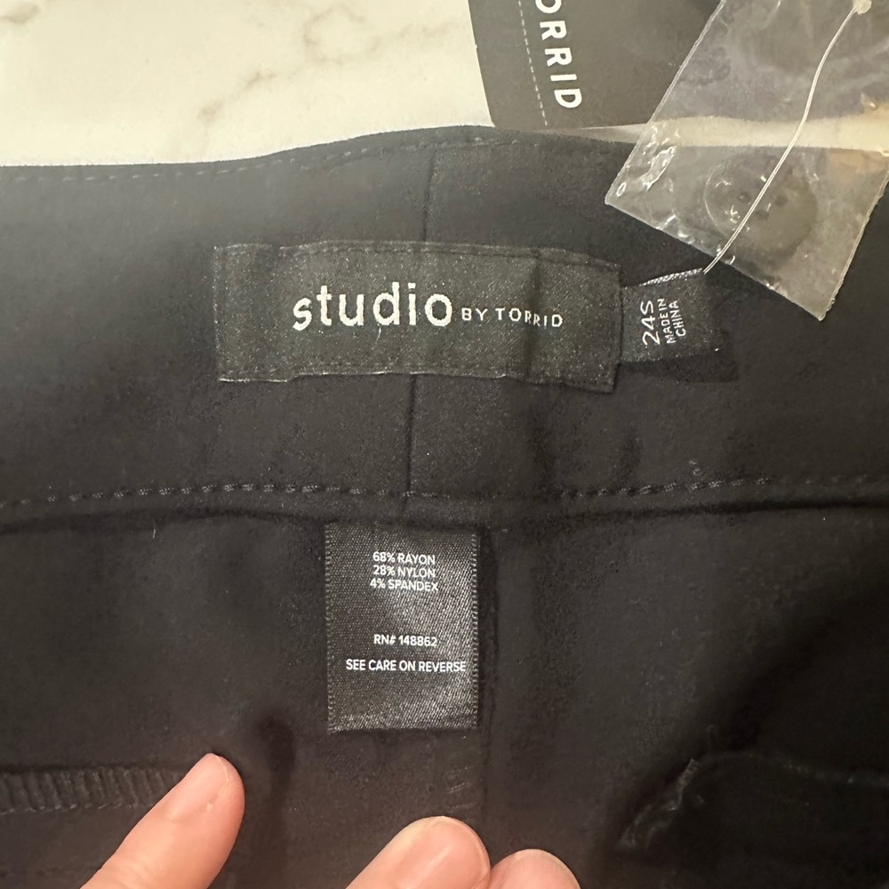 NWT-Studio by Torrid-Signature Ponte Stretch Trouser-Size 24S - Picture 5 of 7